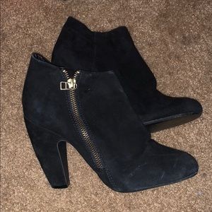 Size 8.5 black Steve Madden booties